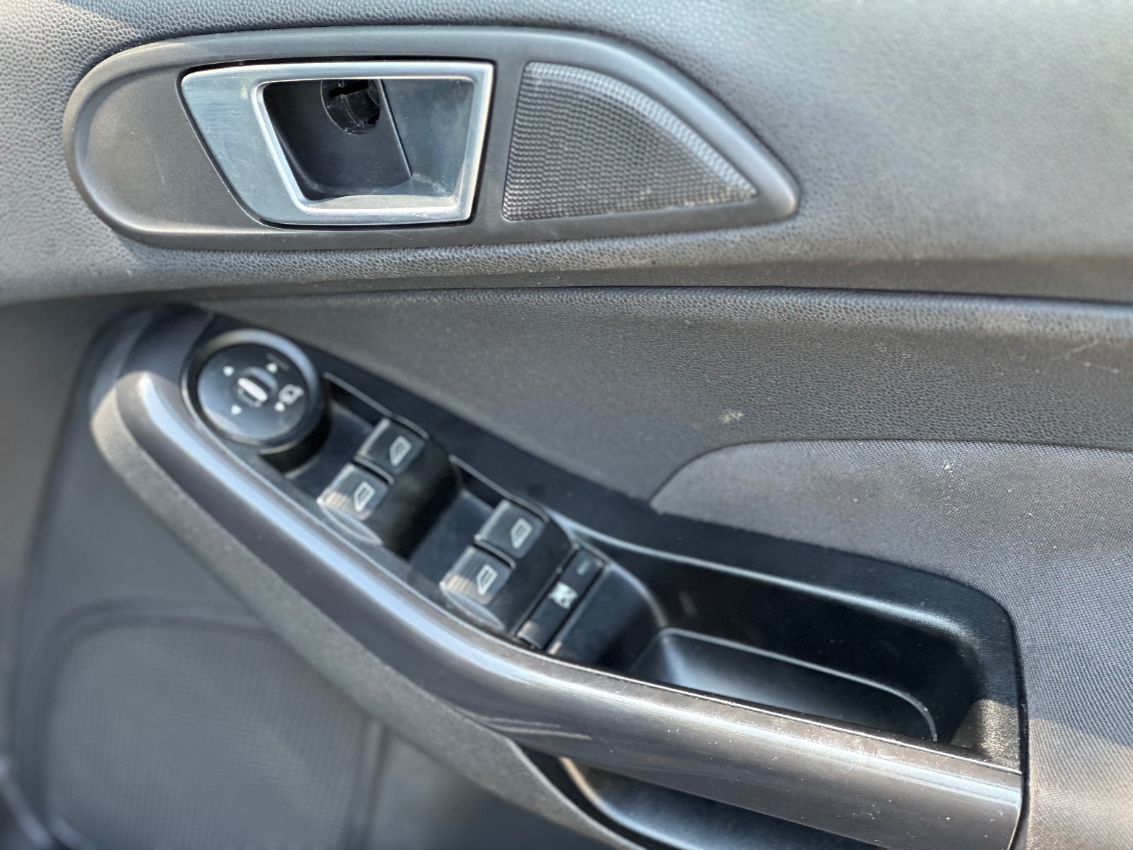 2013 Ford Fiesta Titanium — image 9