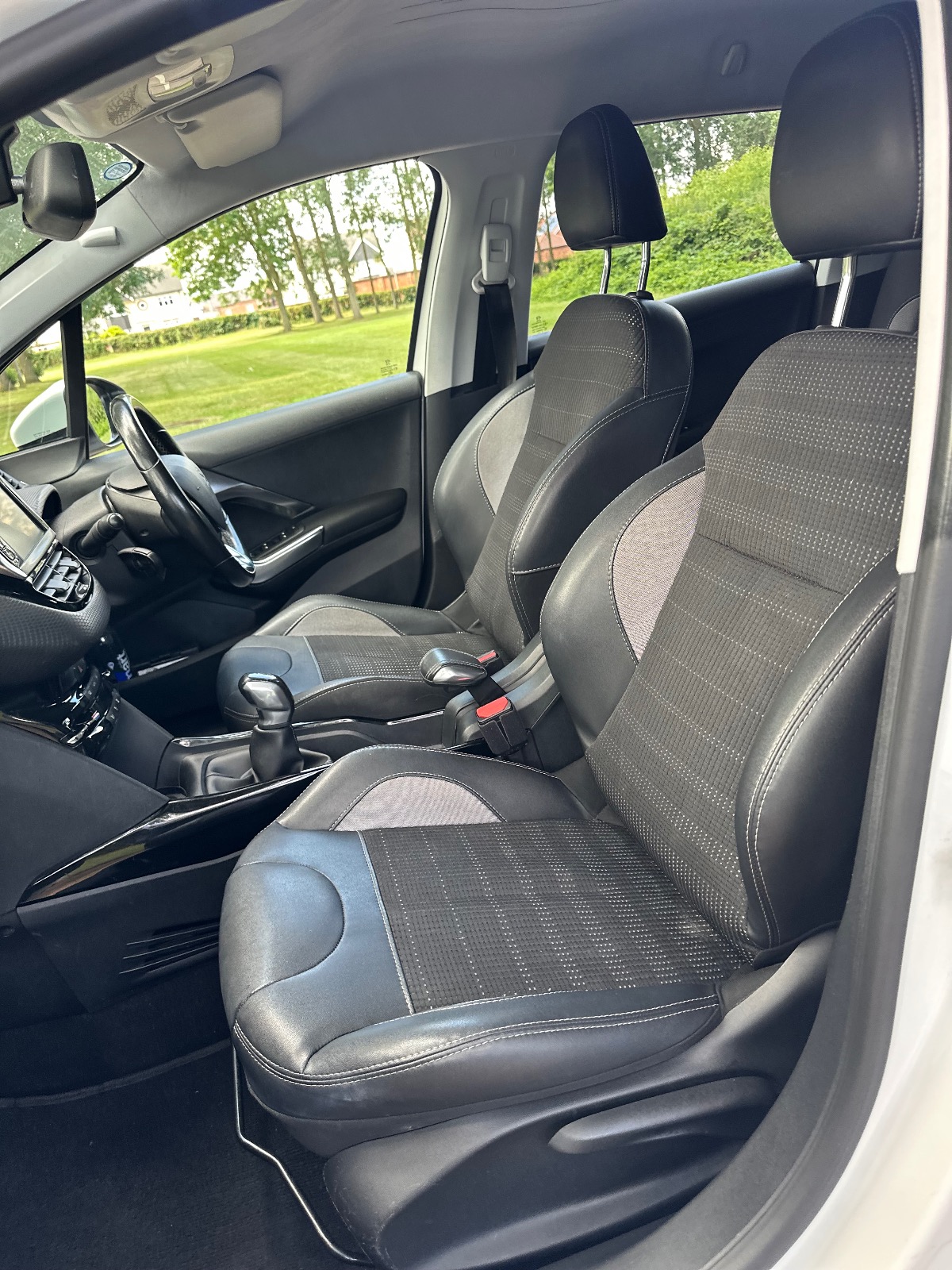 2017 Peugeot 2008 — image 15