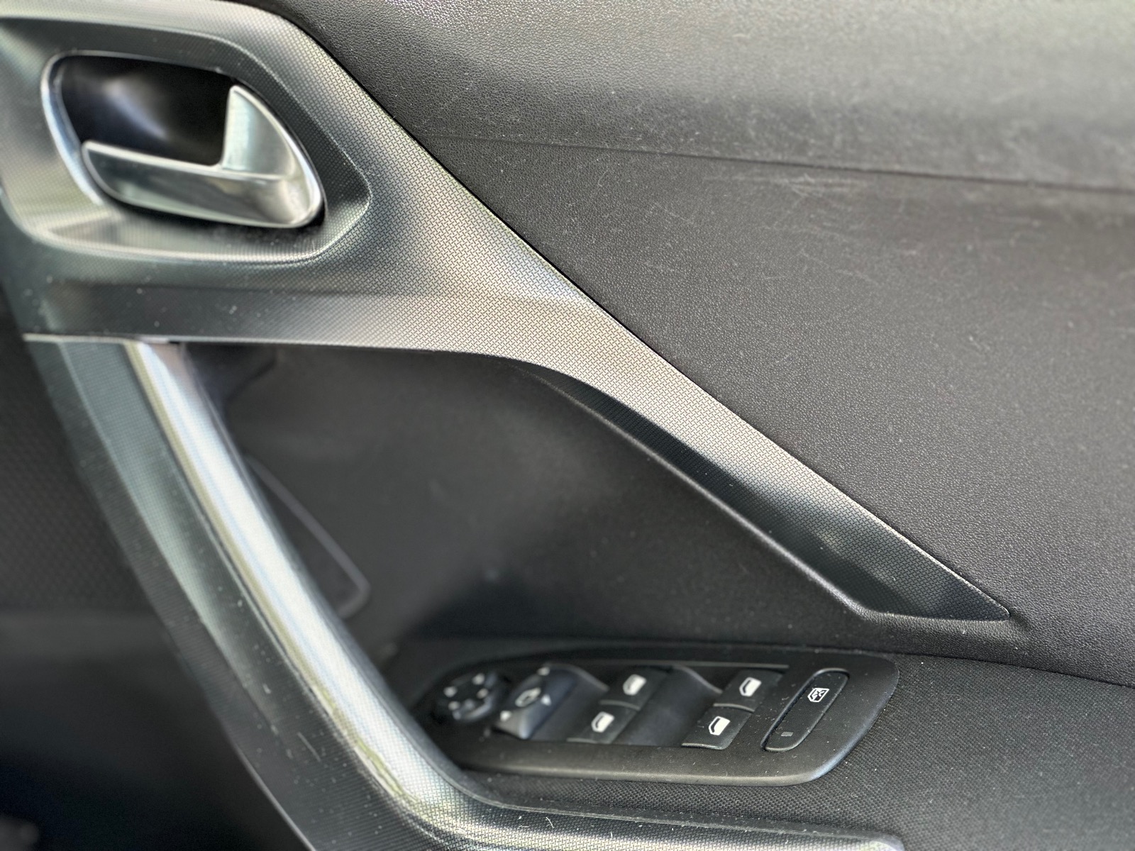 2017 Peugeot 2008 — image 19