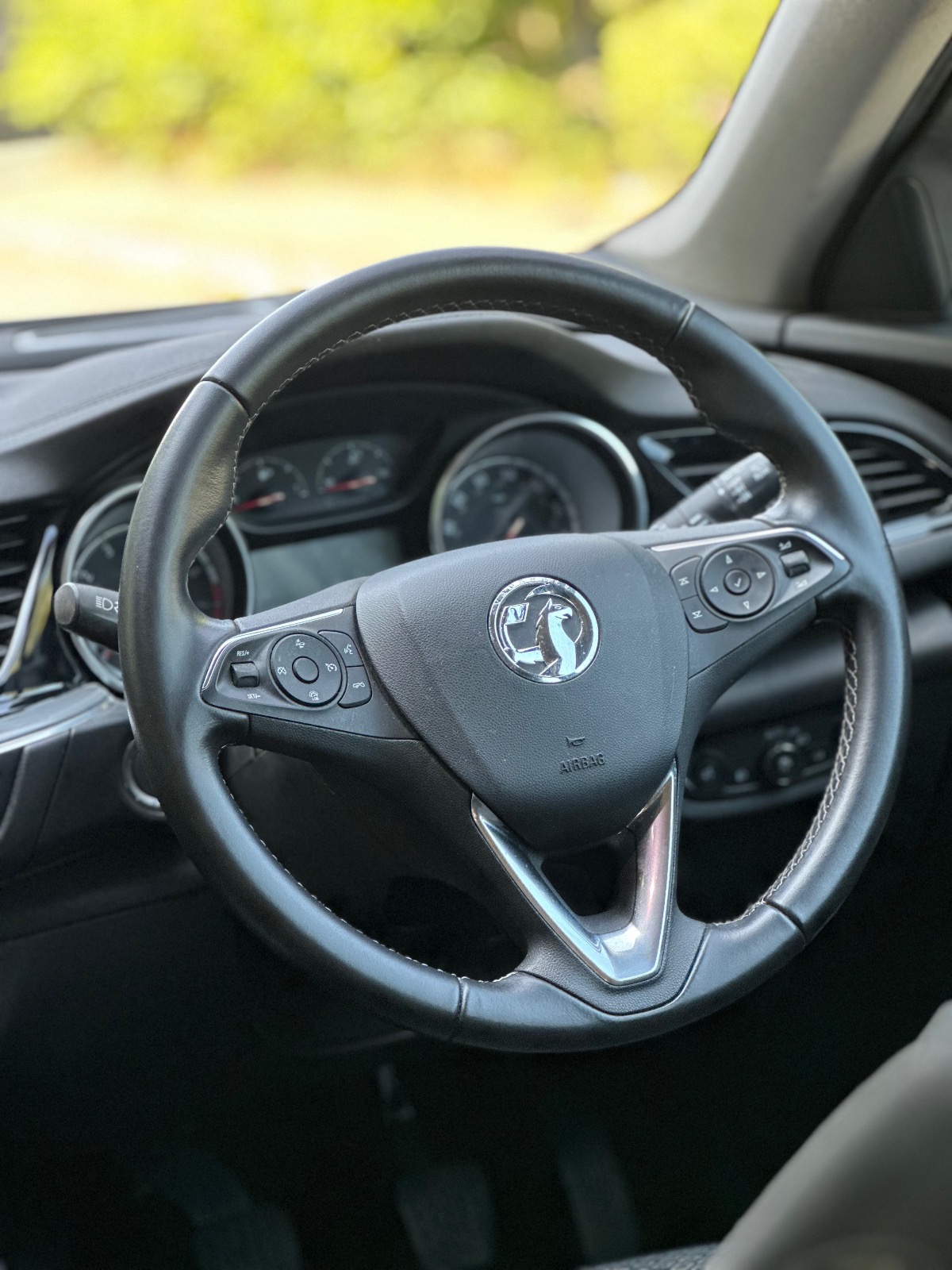 2017 Vauxhall Insignia — image 10