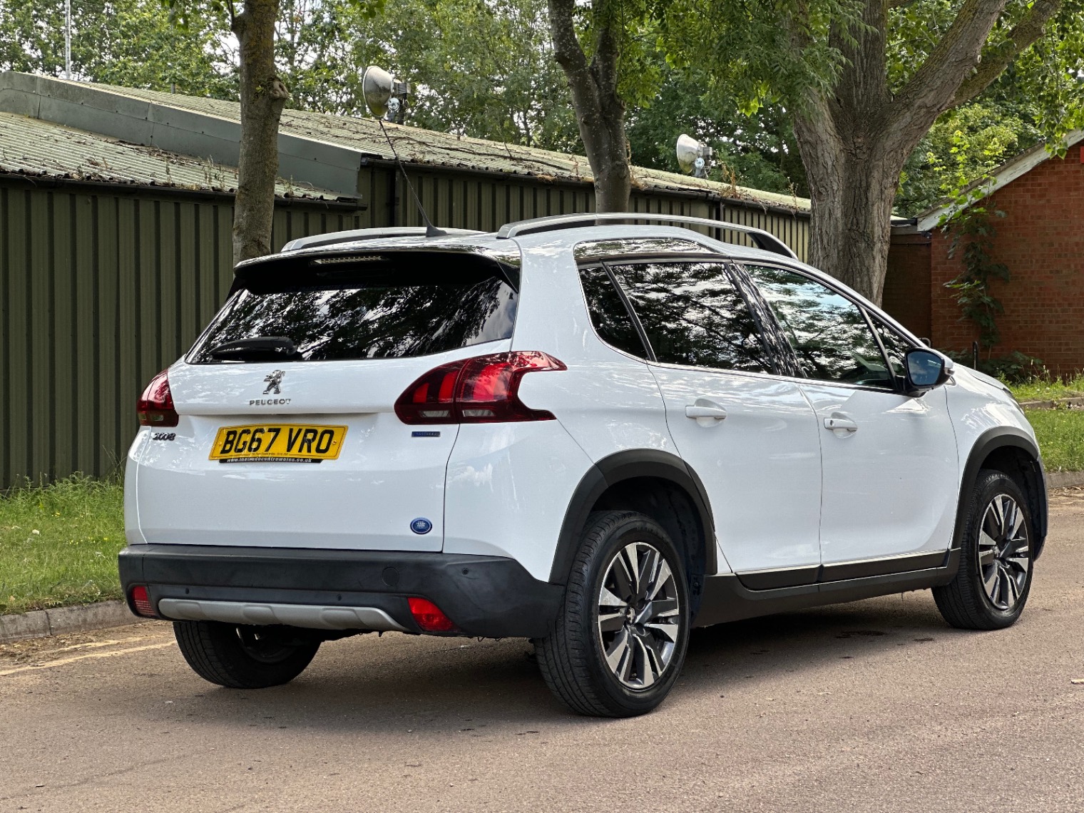 2017 Peugeot 2008 — image 2