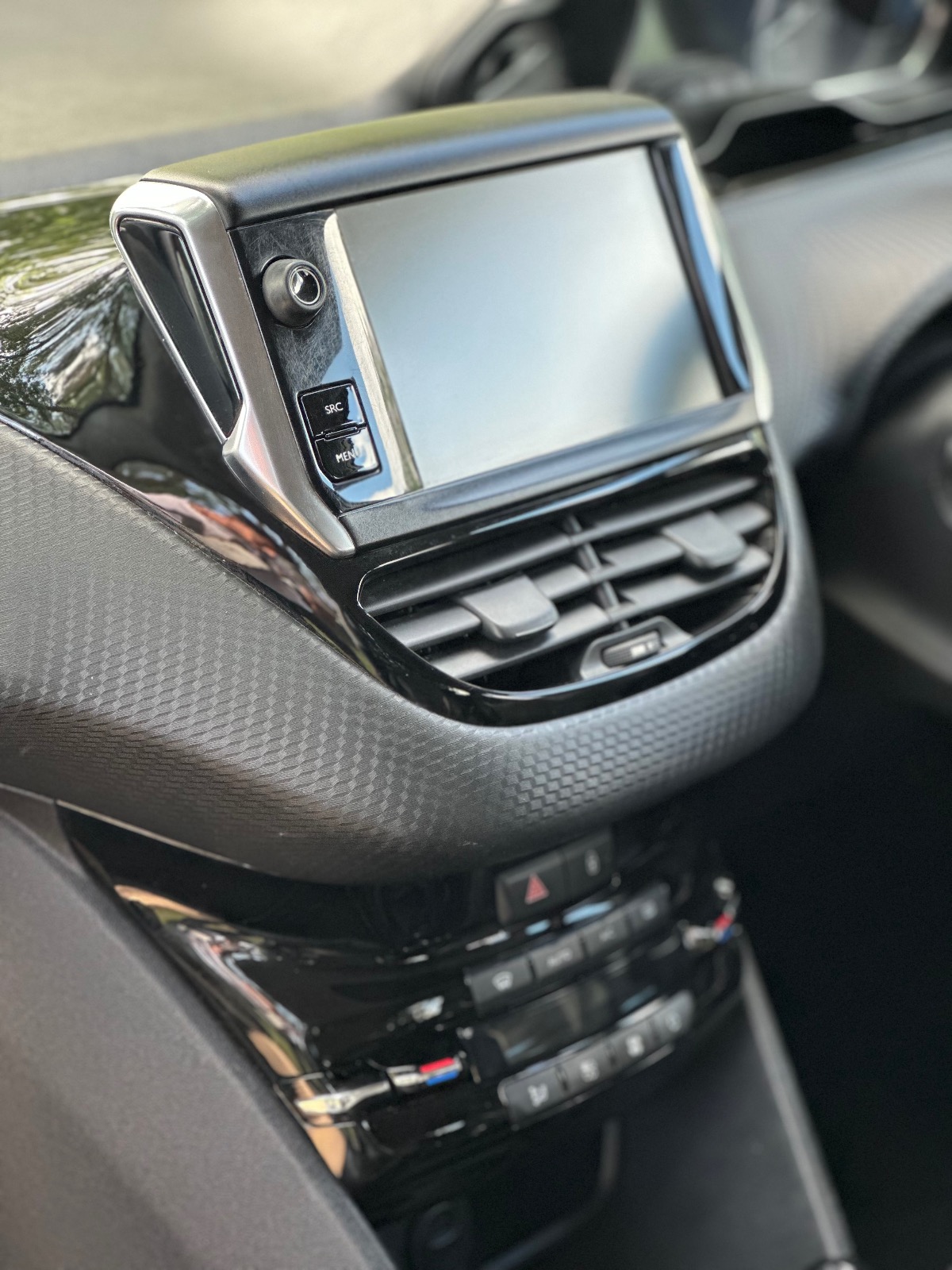2017 Peugeot 2008 — image 13