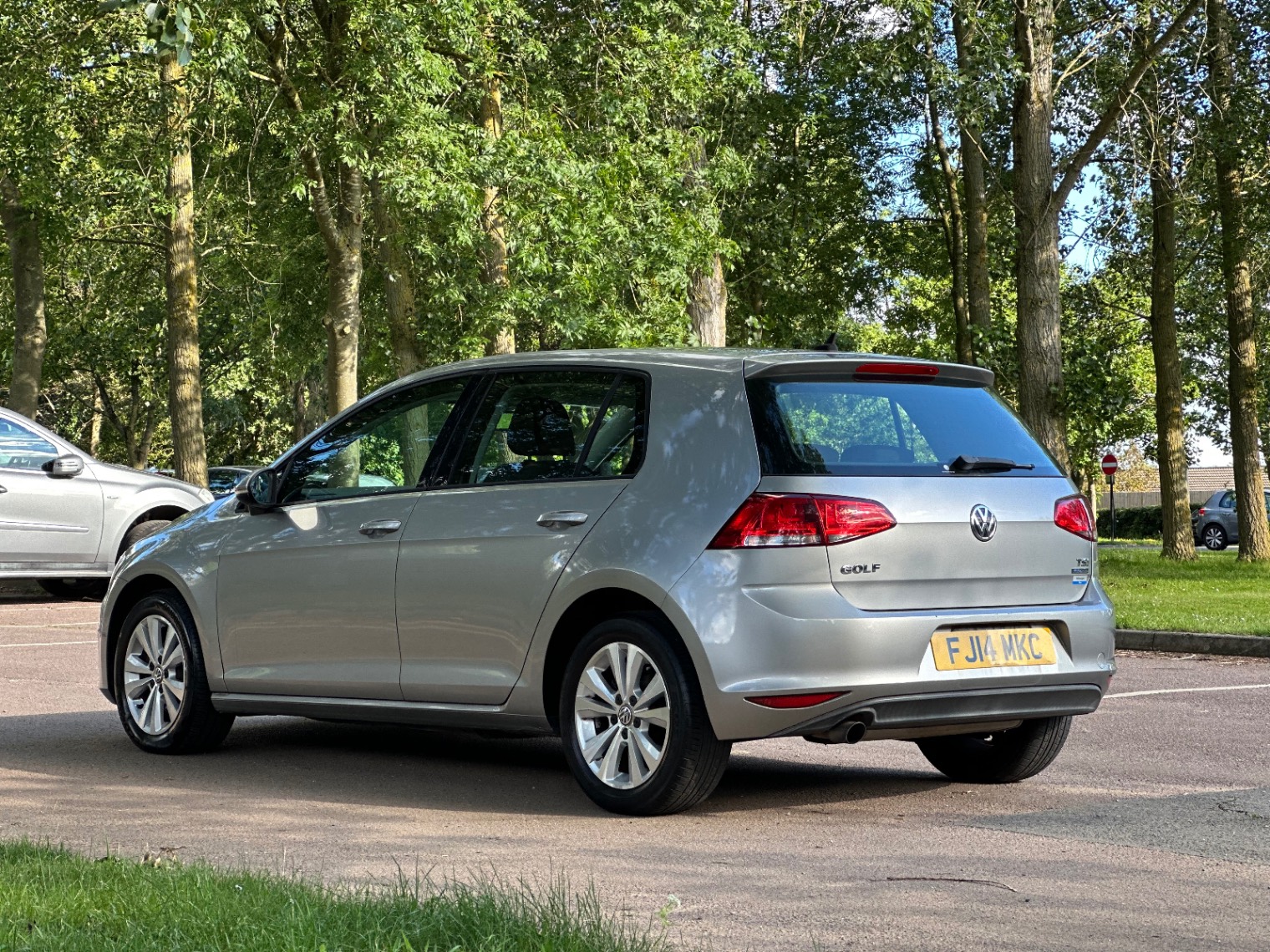2014 Volkswagen Golf — image 2
