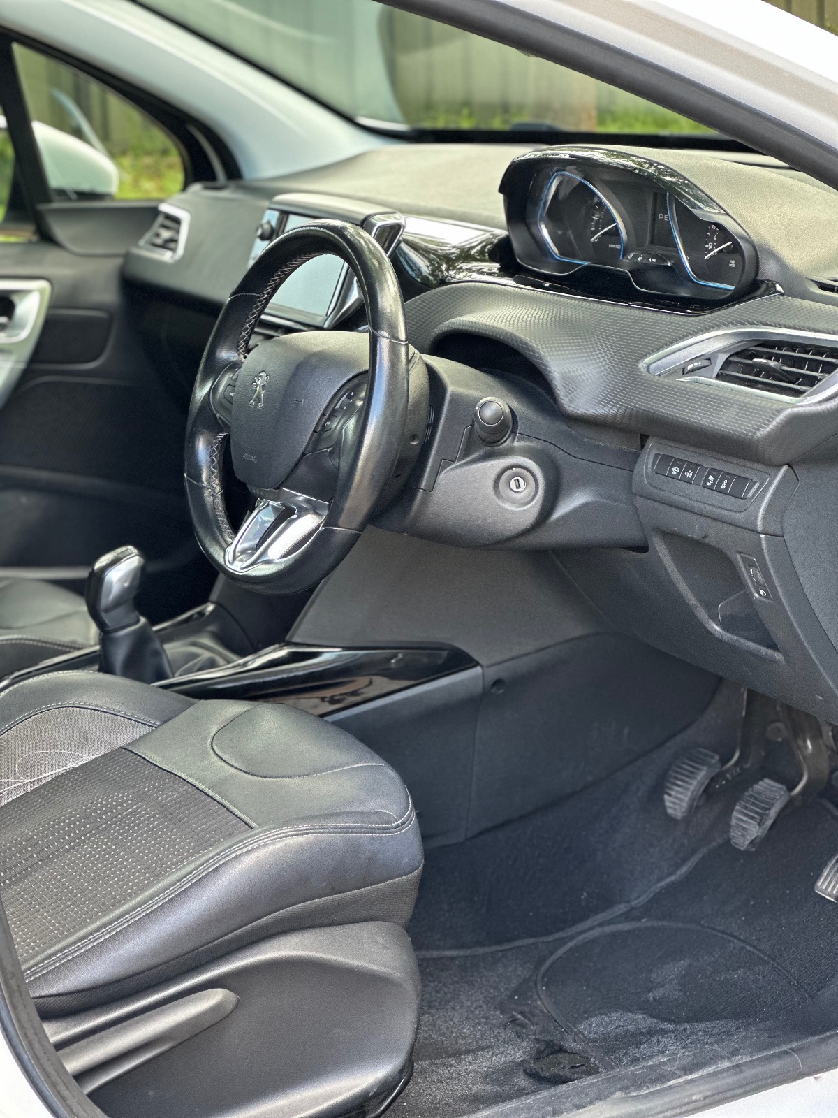 2017 Peugeot 2008 — image 7