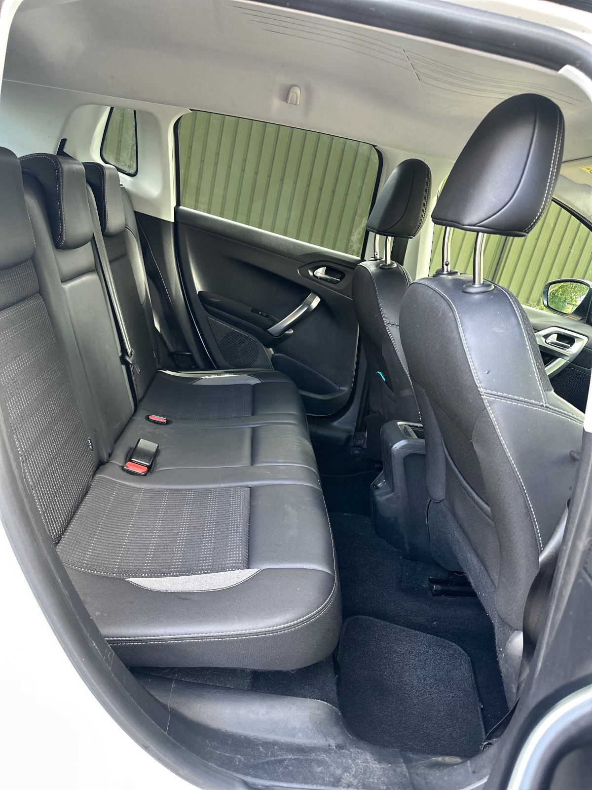 2017 Peugeot 2008 — image 9