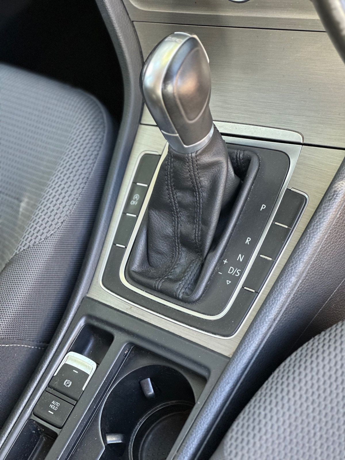2014 Volkswagen Golf — image 8