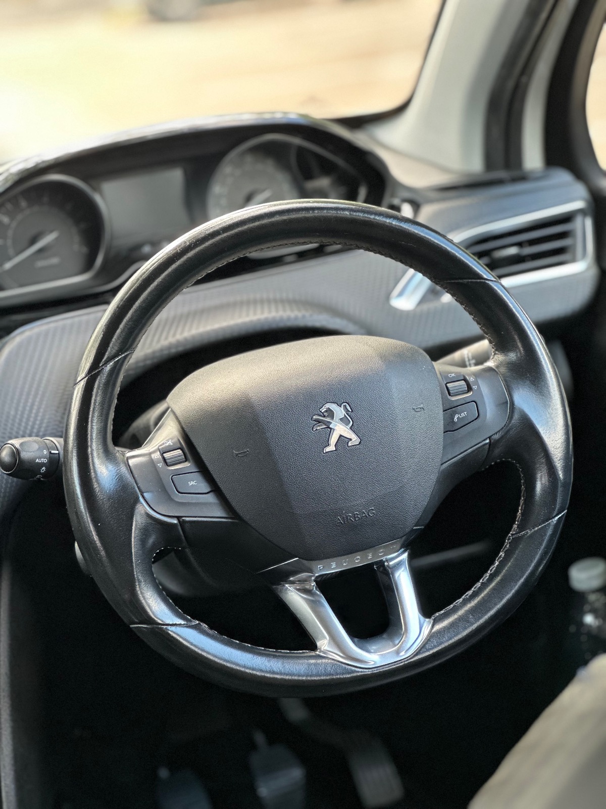 2017 Peugeot 2008 — image 12