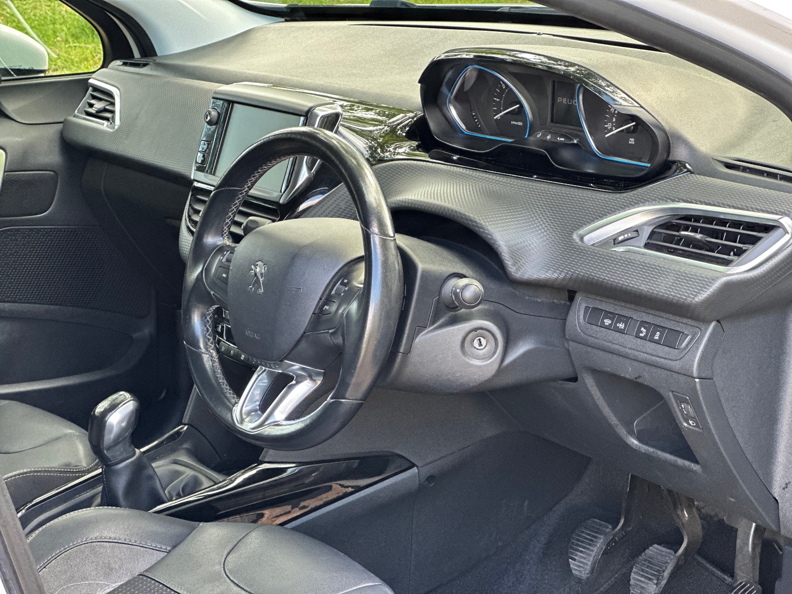 2017 Peugeot 2008 — image 18